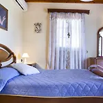 Tzivras & Holiday home *