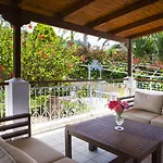 Tzivras & Feriehus Lassi (Kefalonia)