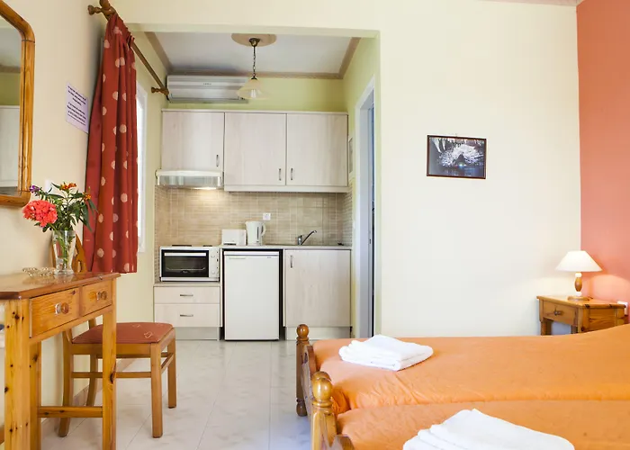 Semesterbostad Tzivras Villa&apartments
