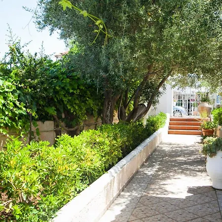 Tzivras & Case de vacanță