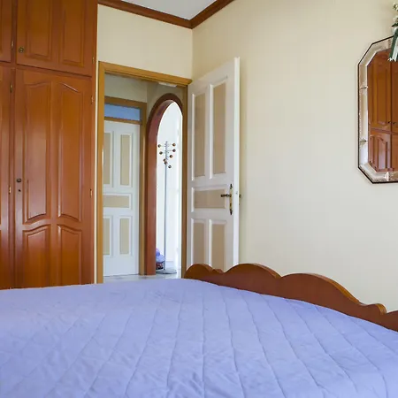 Tzivras & Case de vacanță