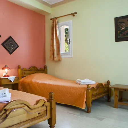 Tzivras & Case de vacanță