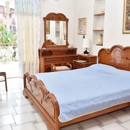 Tzivras & Case de vacanță