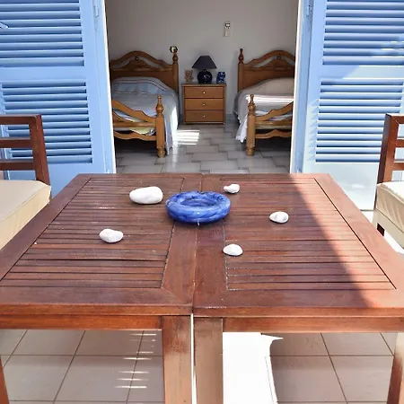 Hébergement de vacances Tzivras & *