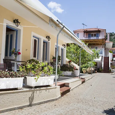 Tzivras & Holiday home