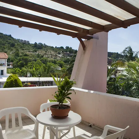Tzivras & Holiday home *